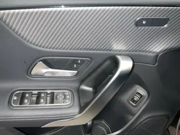 MERCEDES-BENZ CLA 180 PROGRESSIVE