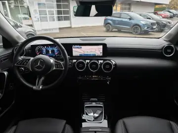 MERCEDES-BENZ CLA 180 7G-DCT Progressive  MBUX PREMIUM