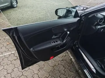 MERCEDES-BENZ CLA 180 7G-DCT Progressive  MBUX PREMIUM