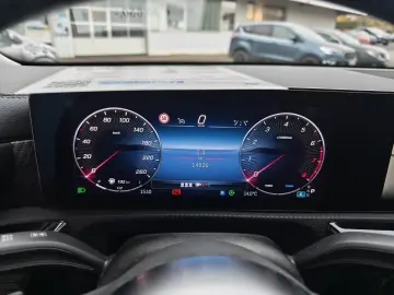 MERCEDES-BENZ CLA 180 7G-DCT Progressive  MBUX PREMIUM