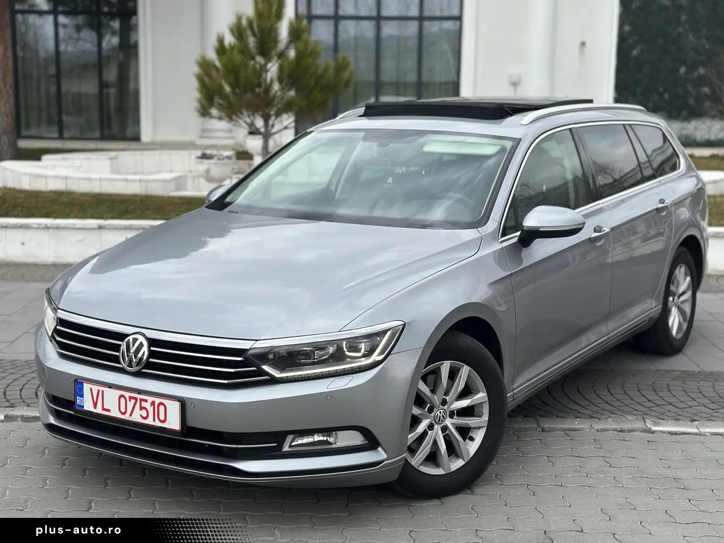 Volkswagen Passat   RAR Efectuat   Panoramic   Bord Digital