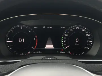 Volkswagen Passat   RAR Efectuat   Panoramic   Bord Digital