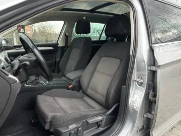 Volkswagen Passat   RAR Efectuat   Panoramic   Bord Digital