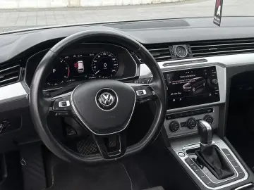 Volkswagen Passat   RAR Efectuat   Panoramic   Bord Digital