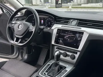 Volkswagen Passat   RAR Efectuat   Panoramic   Bord Digital