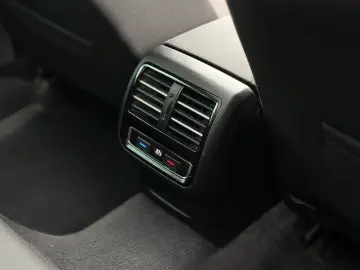 Volkswagen Passat   RAR Efectuat   Panoramic   Bord Digital