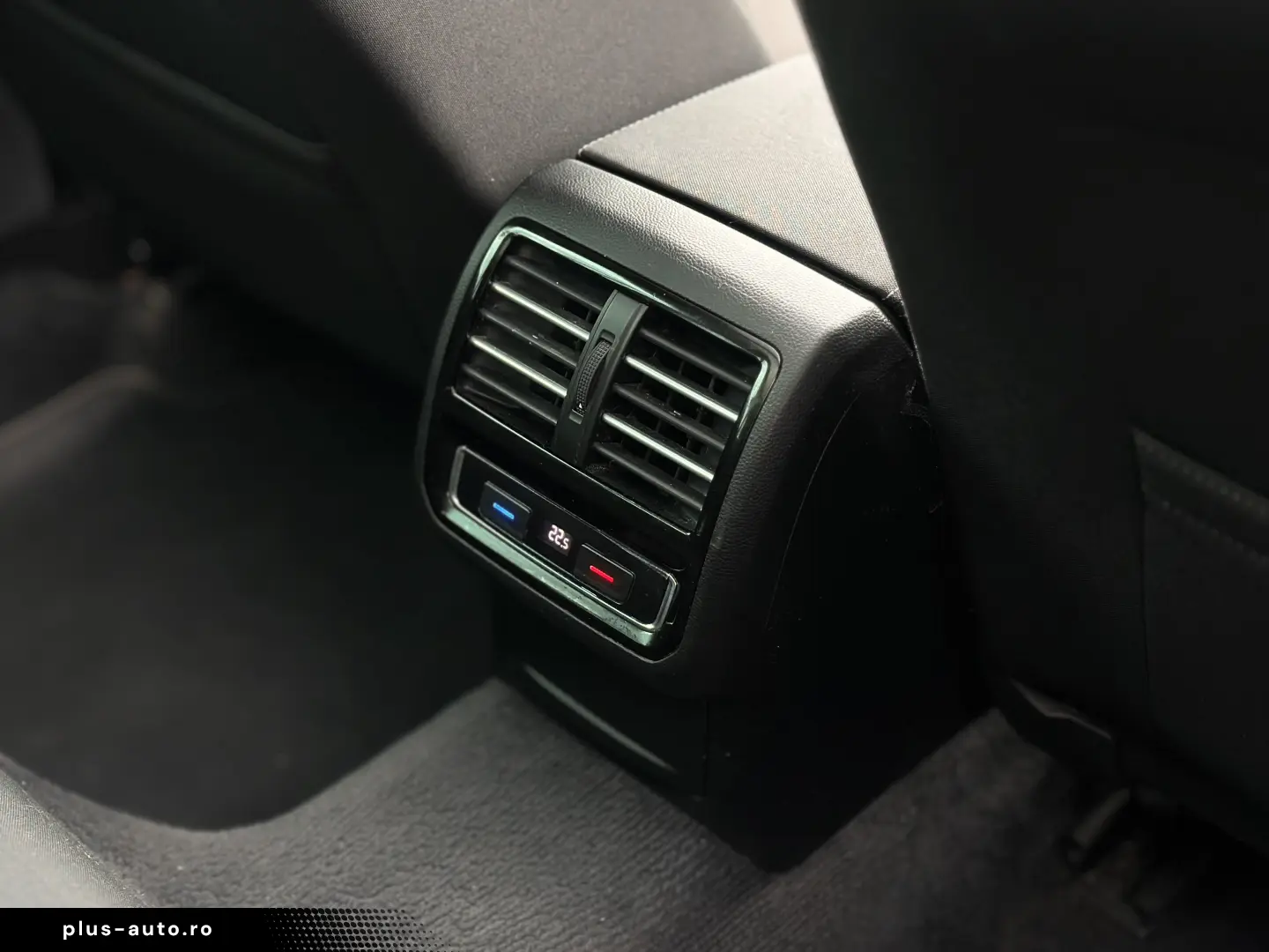 Volkswagen Passat   RAR Efectuat   Panoramic   Bord Digital