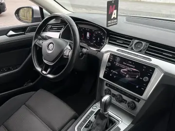 Volkswagen Passat   RAR Efectuat   Panoramic   Bord Digital