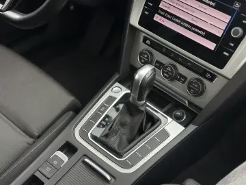 Volkswagen Passat   RAR Efectuat   Panoramic   Bord Digital