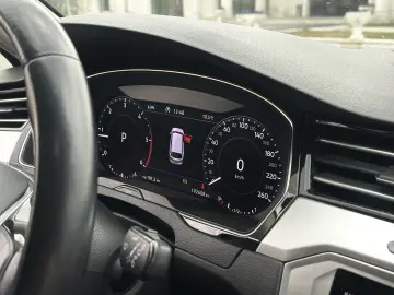 Volkswagen Passat   RAR Efectuat   Panoramic   Bord Digital