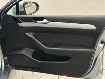 Volkswagen Passat   RAR Efectuat   Panoramic   Bord Digital