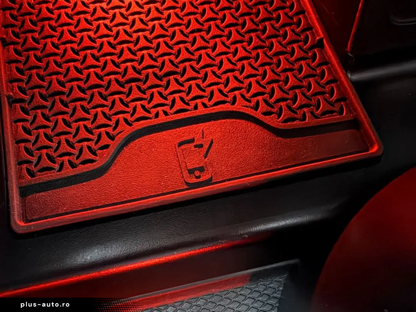 MERCEDES-BENZ C 300 4M AMG  Night Pano 19  Massage DISTRO