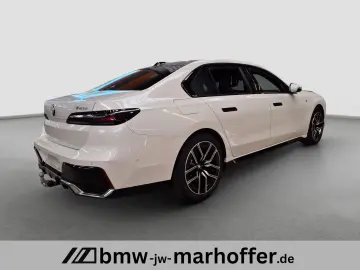 BMW 740 d xDrive MSport Cinemna TV PanDACH Iconic