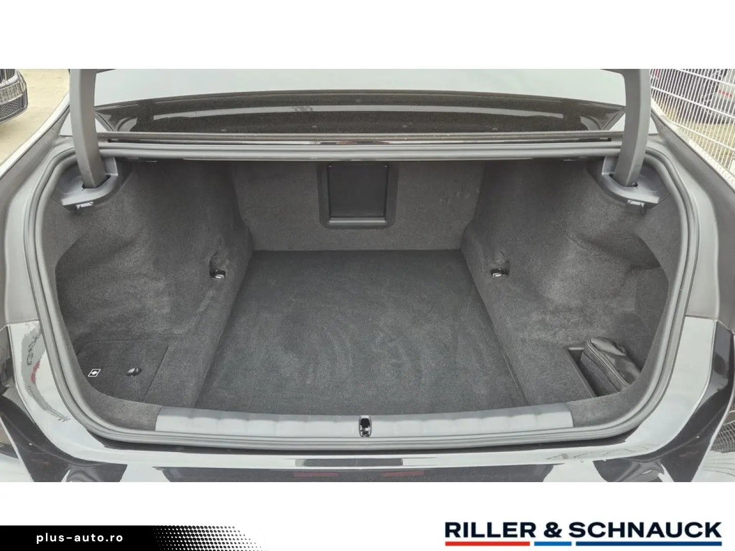 BMW 740d xDrive M Sport TV LOUNGE SEATING AHK 21ZOLL