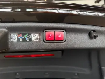 MERCEDES-BENZ C 400 e 4M AMG DiG.L HuD BURM DISTR ME…