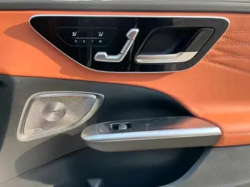 MERCEDES-BENZ C 300 de 4M AMG Burm KeyGo S-Dach TWA …