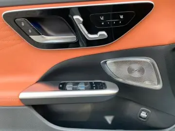 MERCEDES-BENZ C 300 de 4M AMG Burm KeyGo S-Dach TWA …