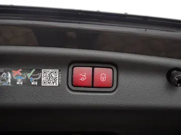 MERCEDES-BENZ C 400 e 4M   AMG BURM NIGHT MEMO 360 D…