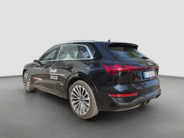AUDI Q8 S line 55 e-tron quattro 300 kW