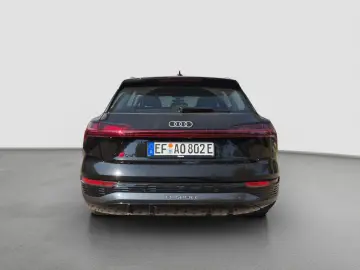 AUDI Q8 S line 55 e-tron quattro 300 kW