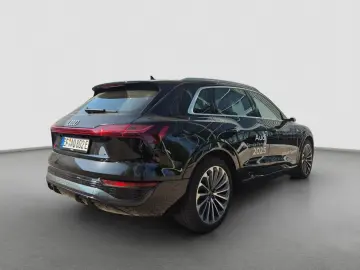 AUDI Q8 S line 55 e-tron quattro 300 kW