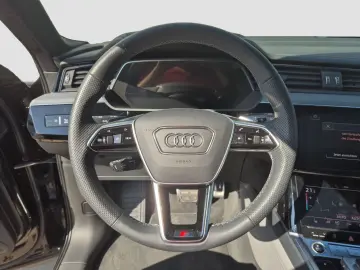 AUDI Q8 S line 55 e-tron quattro 300 kW