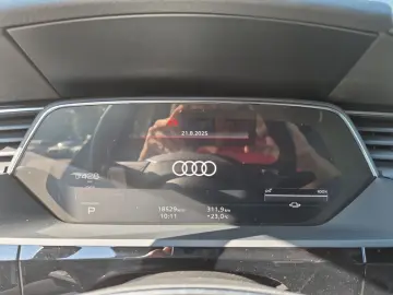 AUDI Q8 S line 55 e-tron quattro 300 kW