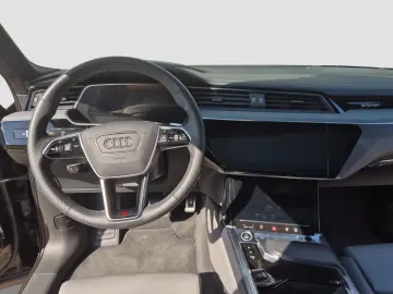 AUDI Q8 S line 55 e-tron quattro 300 kW