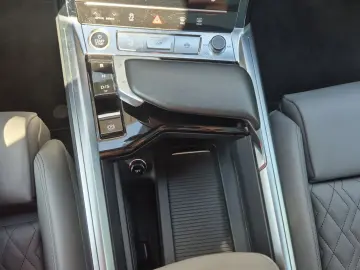 AUDI Q8 S line 55 e-tron quattro 300 kW