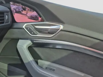 AUDI Q8 S line 55 e-tron quattro 300 kW