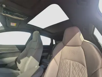 AUDI Q8 S line 55 e-tron quattro 300 kW