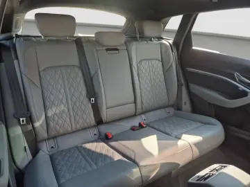 AUDI Q8 S line 55 e-tron quattro 300 kW