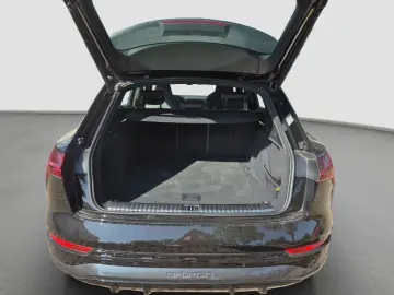 AUDI Q8 S line 55 e-tron quattro 300 kW