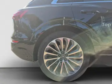 AUDI Q8 S line 55 e-tron quattro 300 kW
