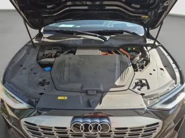 AUDI Q8 S line 55 e-tron quattro 300 kW