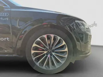 AUDI Q8 S line 55 e-tron quattro 300 kW