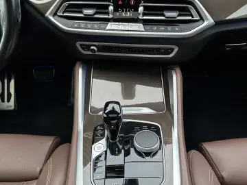 BMW X6 xDrive30d M-Sport NAV LASER HEADUP AHK PANO