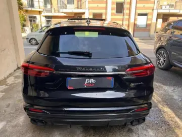 ANDERE MASERATI Grecale V6 530 CV AWD Trofeo