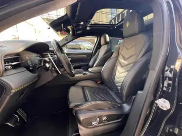 ANDERE MASERATI Grecale V6 530 CV AWD Trofeo