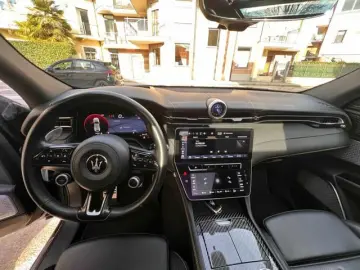 ANDERE MASERATI Grecale V6 530 CV AWD Trofeo