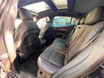 ANDERE MASERATI Grecale V6 530 CV AWD Trofeo