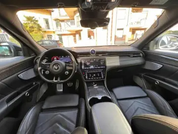 ANDERE MASERATI Grecale V6 530 CV AWD Trofeo