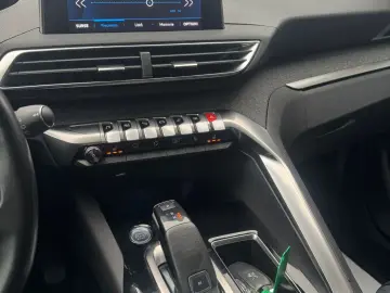 Peugeot 3008 2019 10 1.5