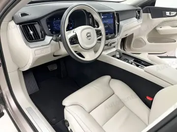 ANDERE Volvo XC60 B4 (d) AWD AUT PLUS DARK   AUTOCARRO