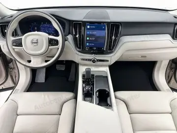 ANDERE Volvo XC60 B4 (d) AWD AUT PLUS DARK   AUTOCARRO