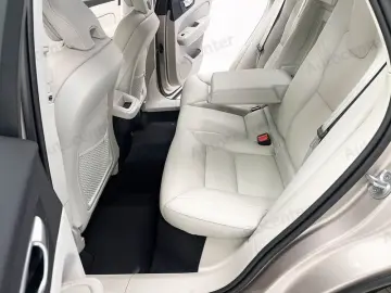 ANDERE Volvo XC60 B4 (d) AWD AUT PLUS DARK   AUTOCARRO