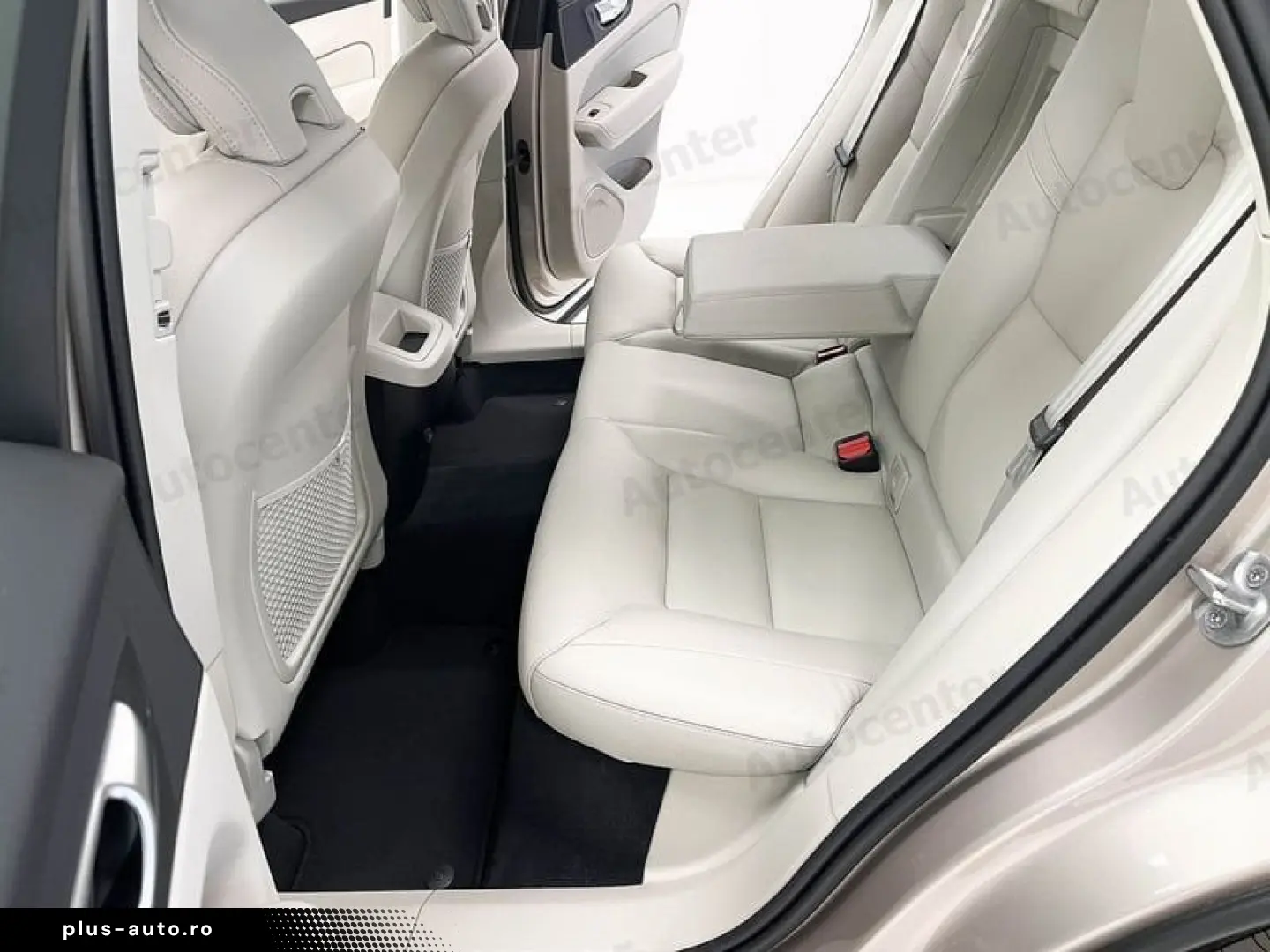 ANDERE Volvo XC60 B4 (d) AWD AUT PLUS DARK   AUTOCARRO