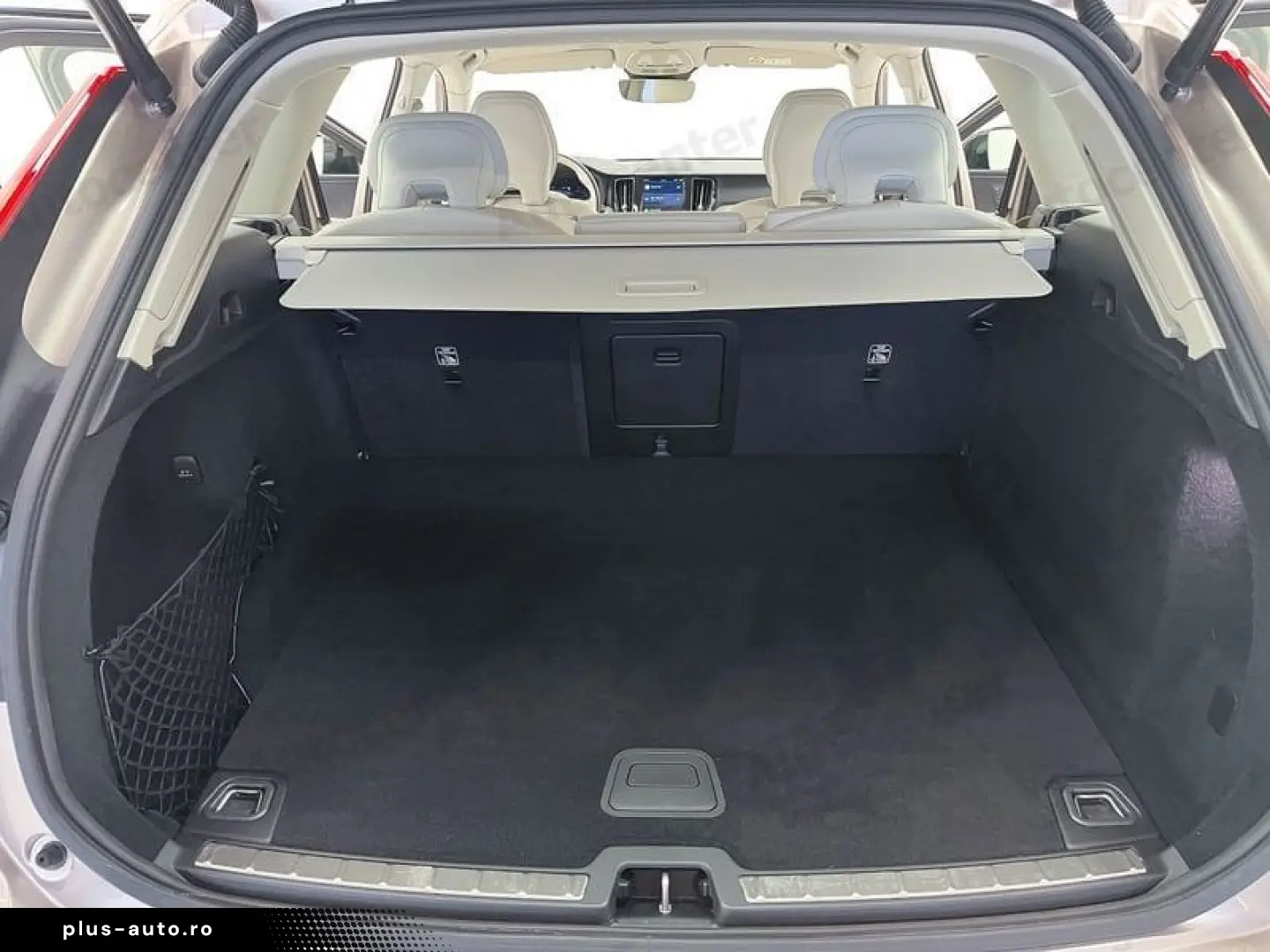 ANDERE Volvo XC60 B4 (d) AWD AUT PLUS DARK   AUTOCARRO