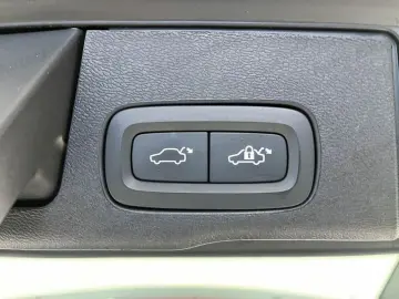 ANDERE Volvo XC60 B4 (d) AWD AUT PLUS DARK   AUTOCARRO