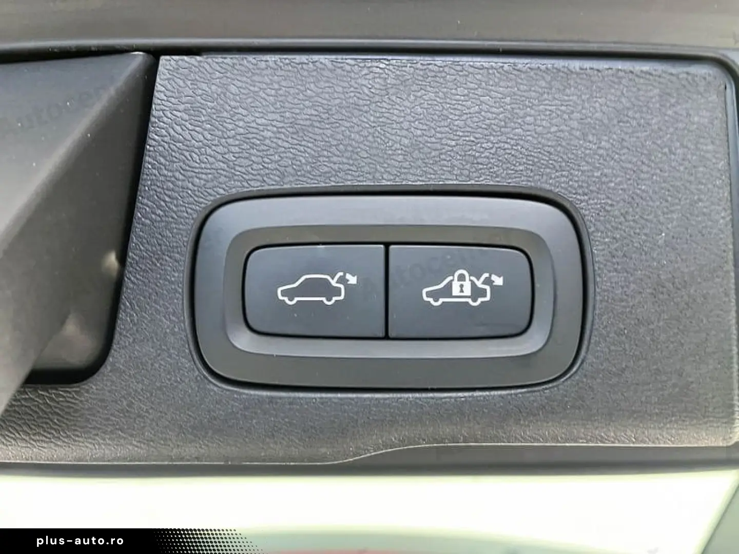 ANDERE Volvo XC60 B4 (d) AWD AUT PLUS DARK   AUTOCARRO